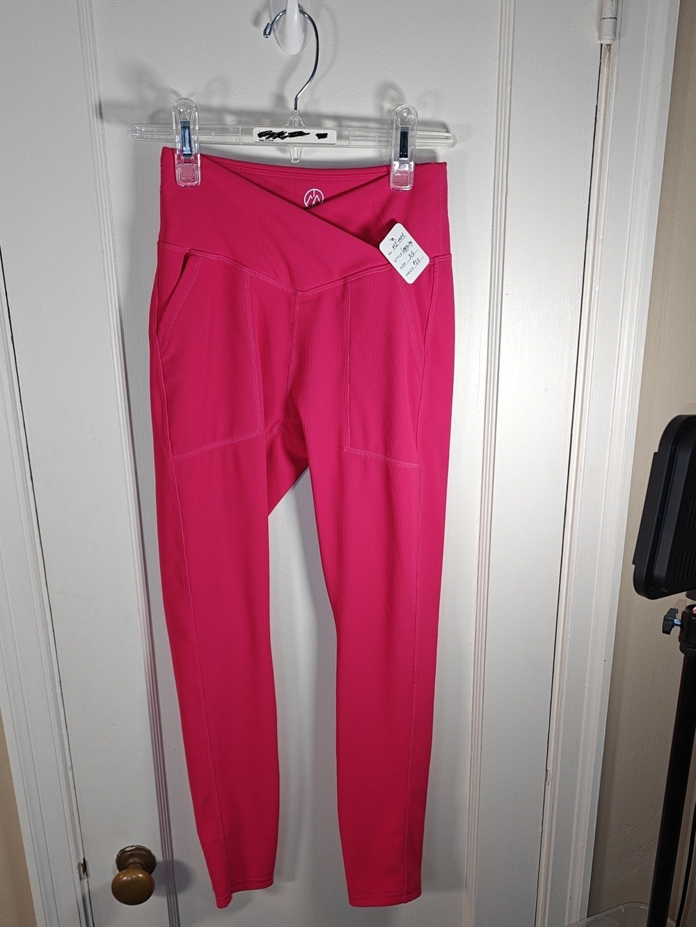 High-Rise Hot Pink Active Leggings with Front Pockets